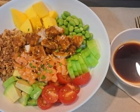 Pokebowl saumon poulet mix